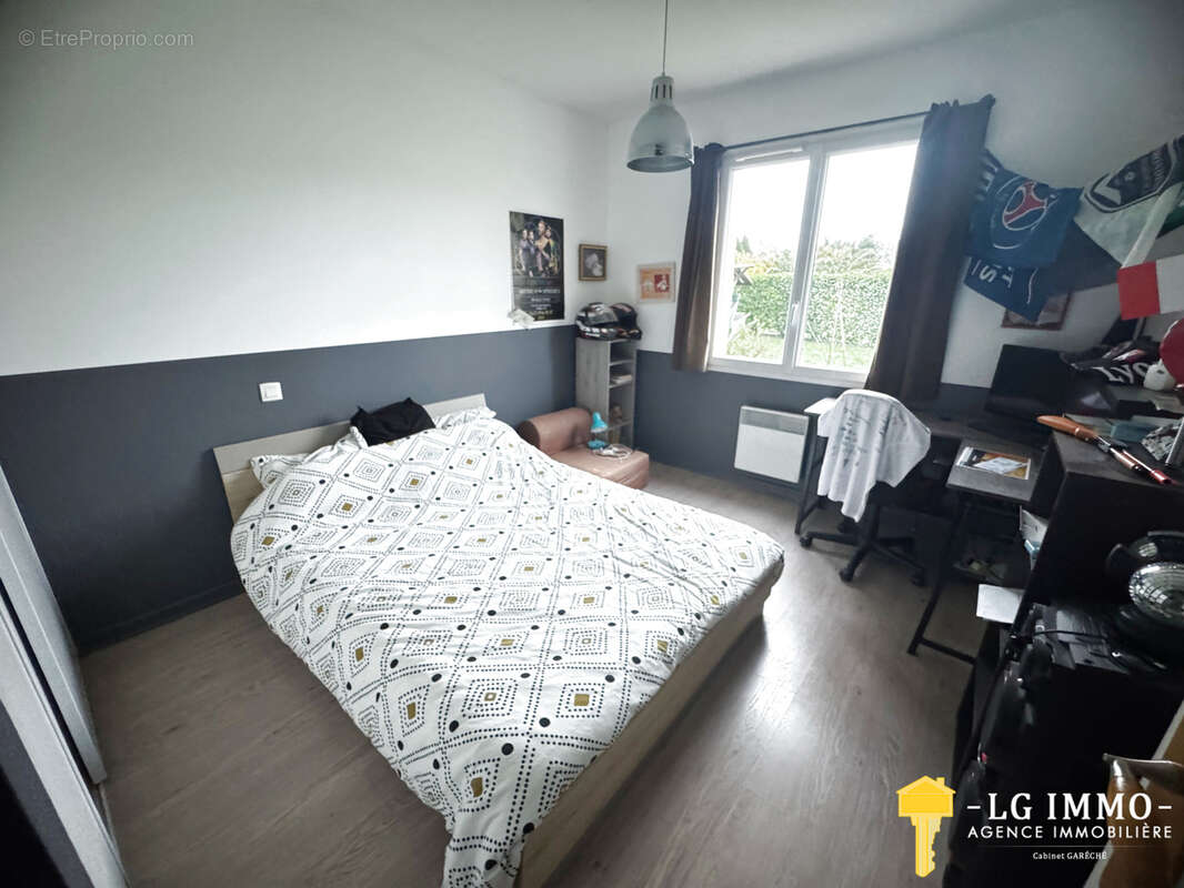 Maison récente de plain-pied au milieu de son jardin avec garage - photo 10