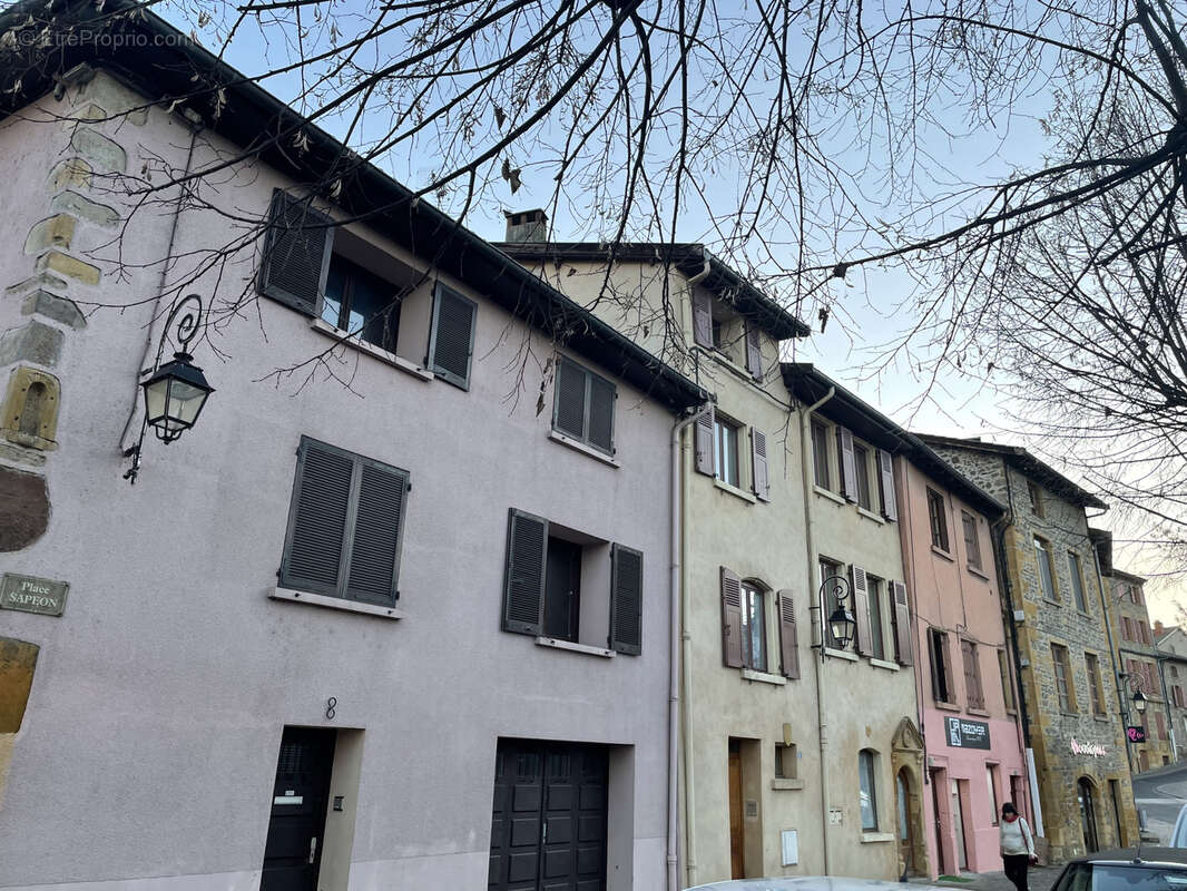 Appartement à L'ARBRESLE