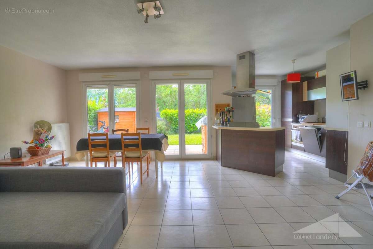 Appartement à SERGY