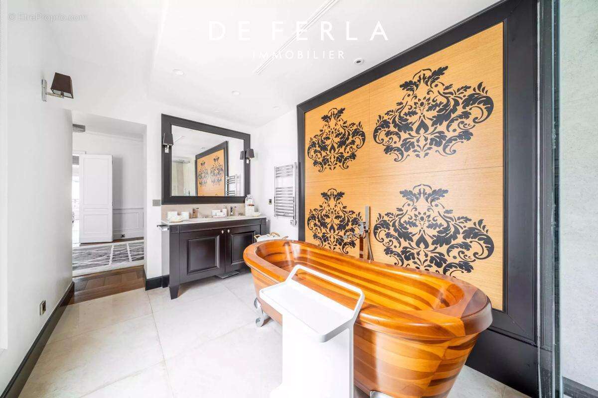 Appartement à PARIS-8E