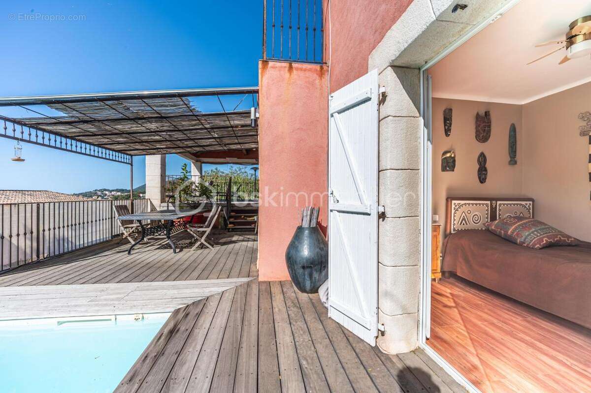 Maison à CARQUEIRANNE