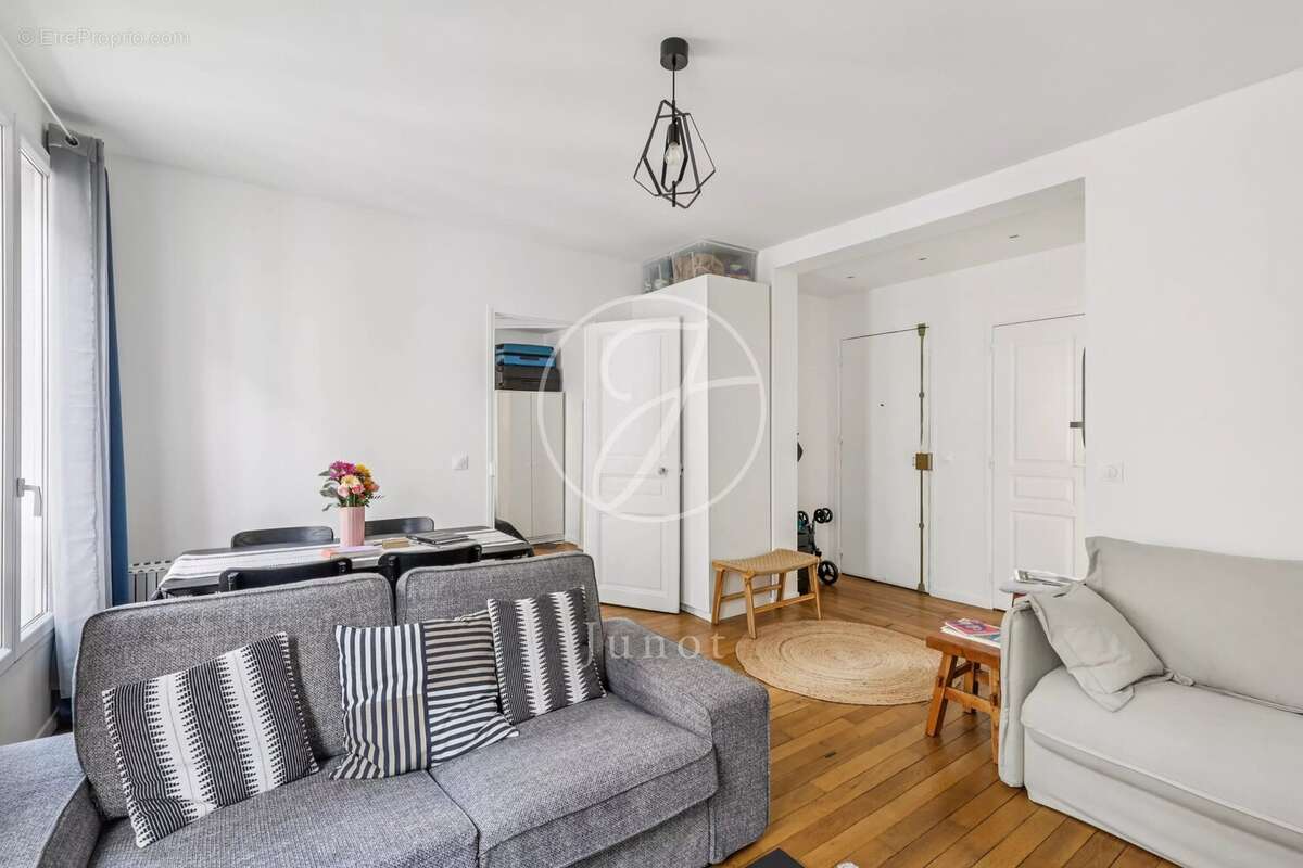 Appartement à PARIS-16E