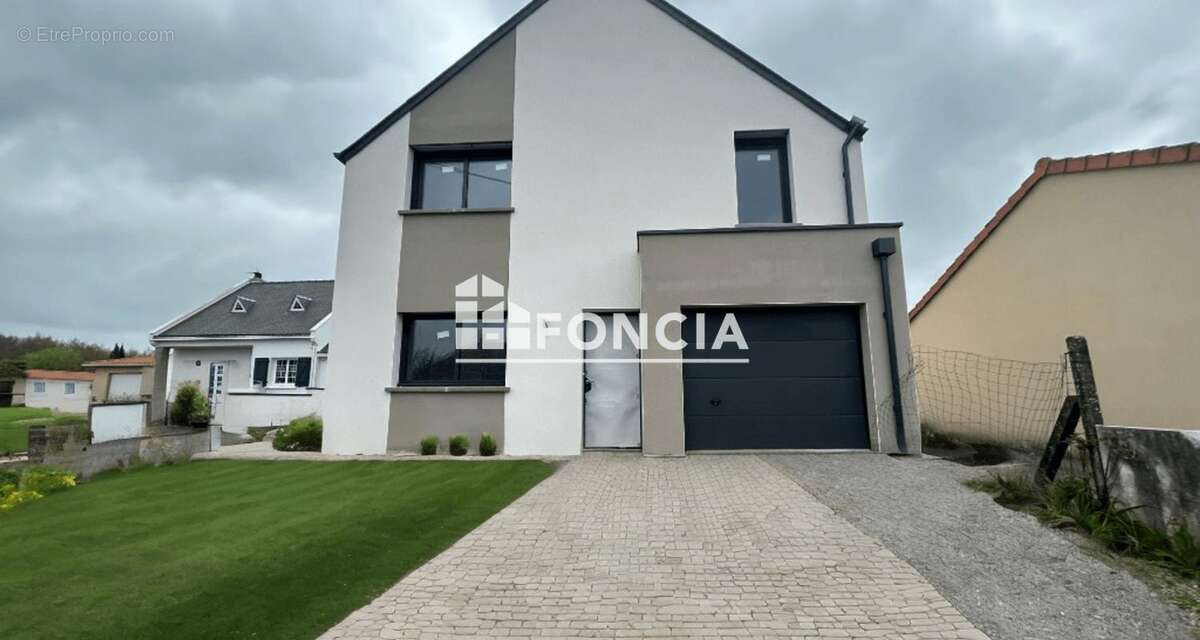 Maison à BOUGUENAIS