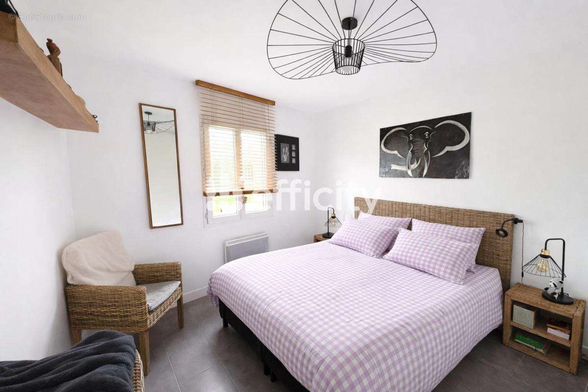 Maison à SAINT-MAGNE-DE-CASTILLON