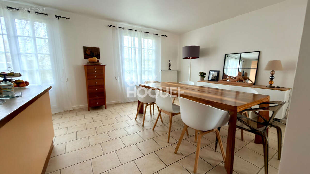 Maison à MENNECY
