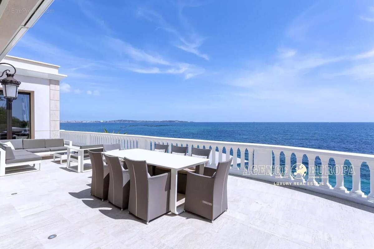 Cannes exceptionnel - villa pieds dans l'eau - photo 4