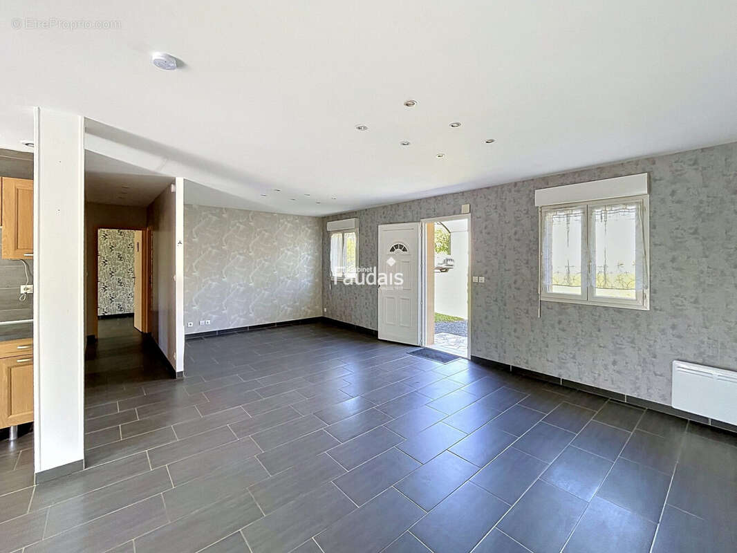Maison 88 m² à Cerisy-La-Salle  - photo 4
