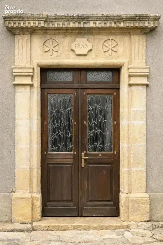 Dégagnac (46340): Maison en pierre du 19e siècle, 4 pièces, 2 chambres, garage, terrain 637?m² - photo 2