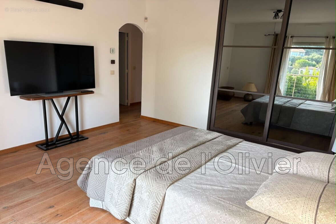Maison 430 m² à Roquefort-Les-Pins  - photo 6