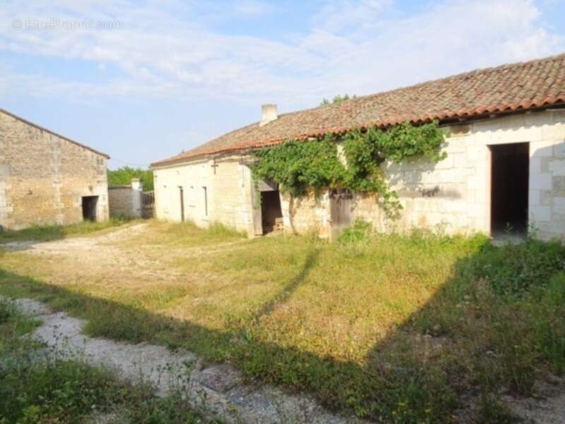 Maison à GARAT