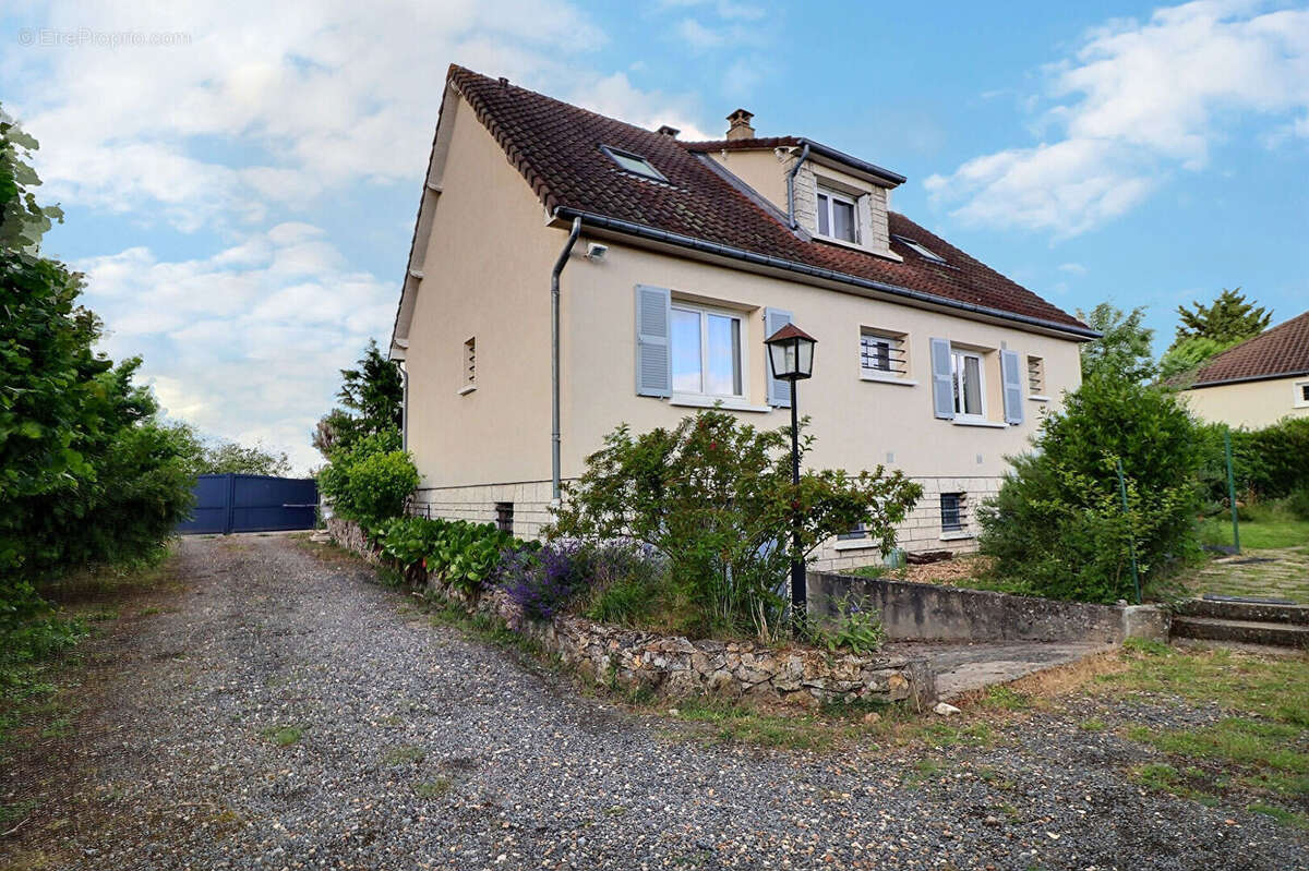 Maison à LE PERRAY-EN-YVELINES