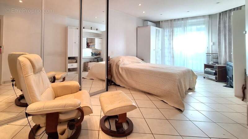 Appartement à MARSEILLE-4E