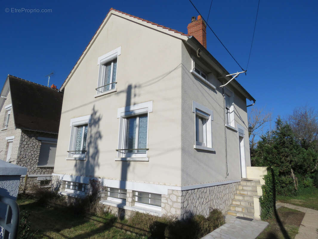Maison à AMILLY