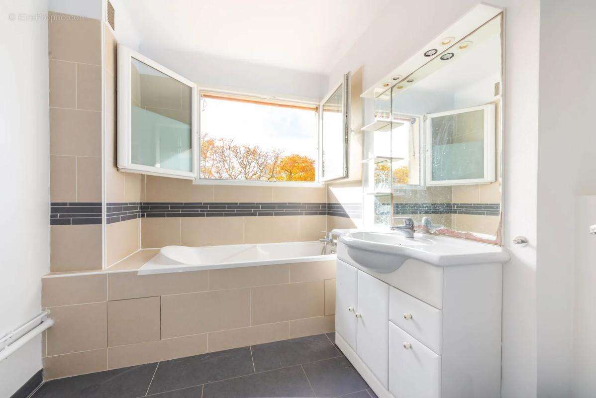 Appartement à VILLE-D'AVRAY