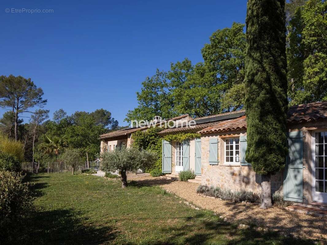 Villa joliment rénovée avec piscine dans un cadre verdoyant - photo 5
