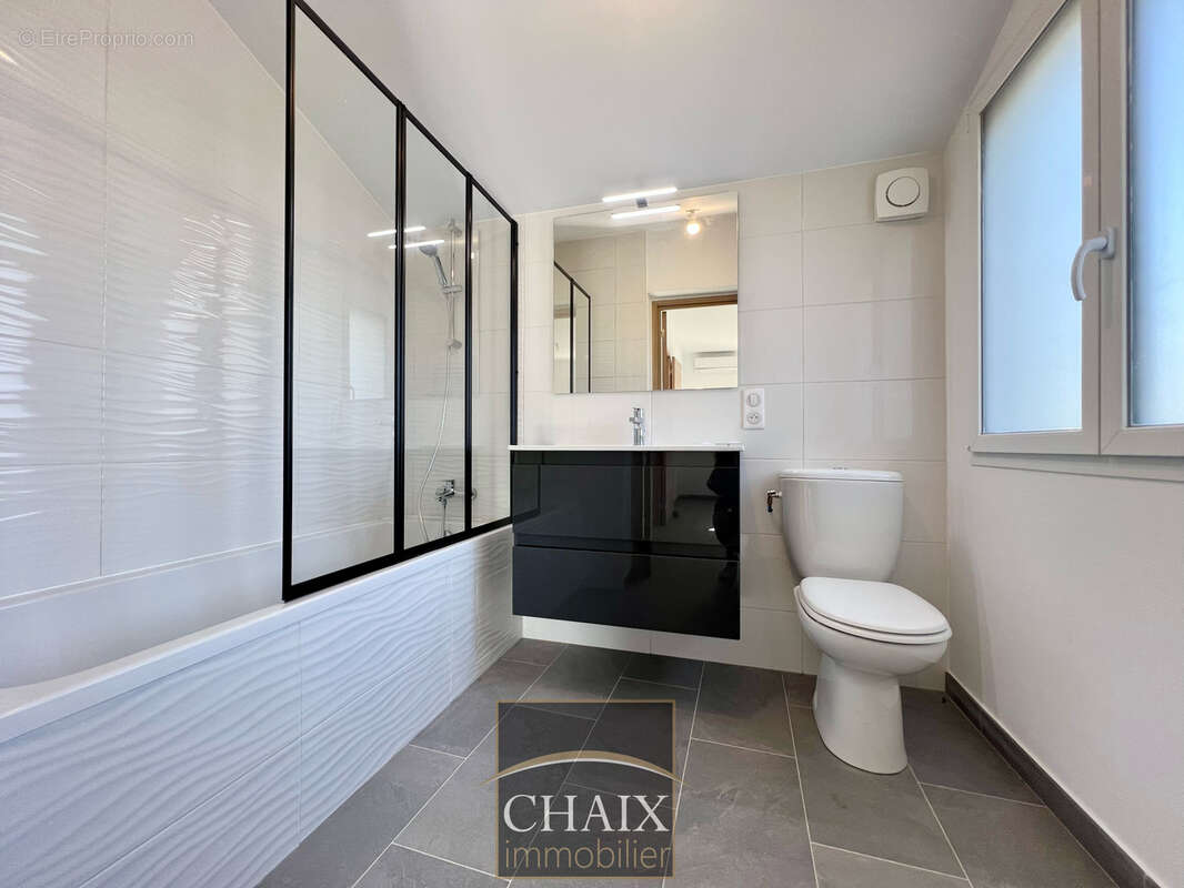 13009 MARSEILLE - Maison + studio bien rare - photo 10