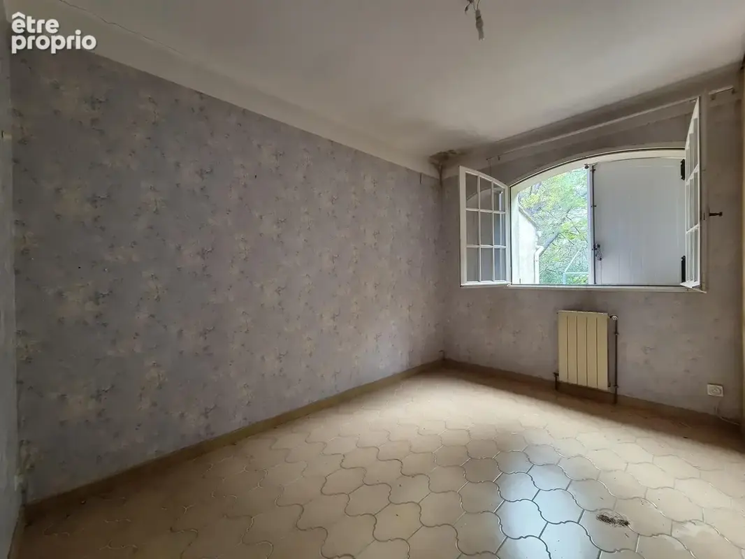 Maison de caractère avec piscine, grand terrain arboré et fort potentiel de valorisation - photo 8