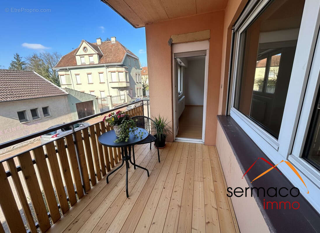 Balcon généré par l'IA - Appartement à SARREGUEMINES