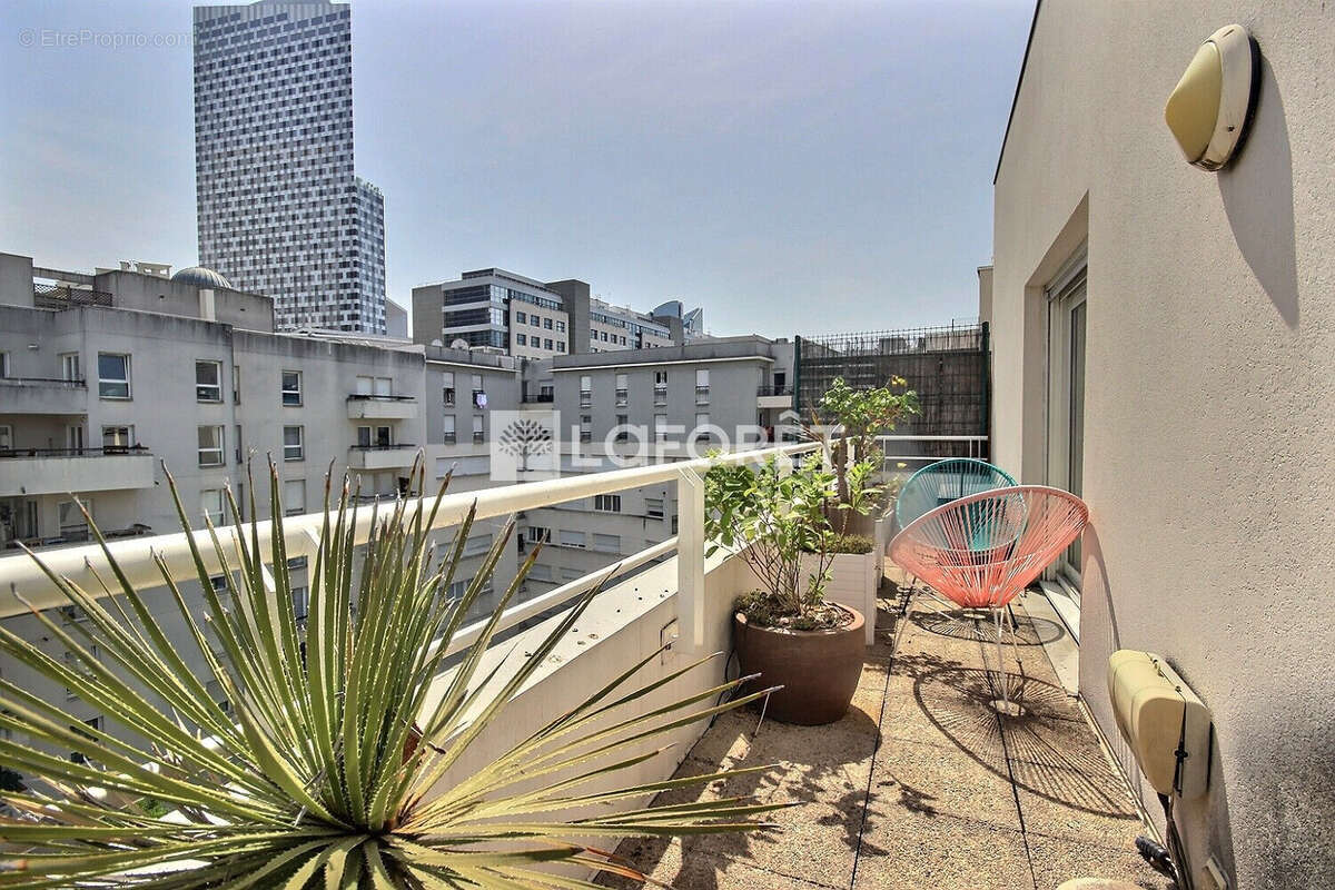 Appartement à COURBEVOIE