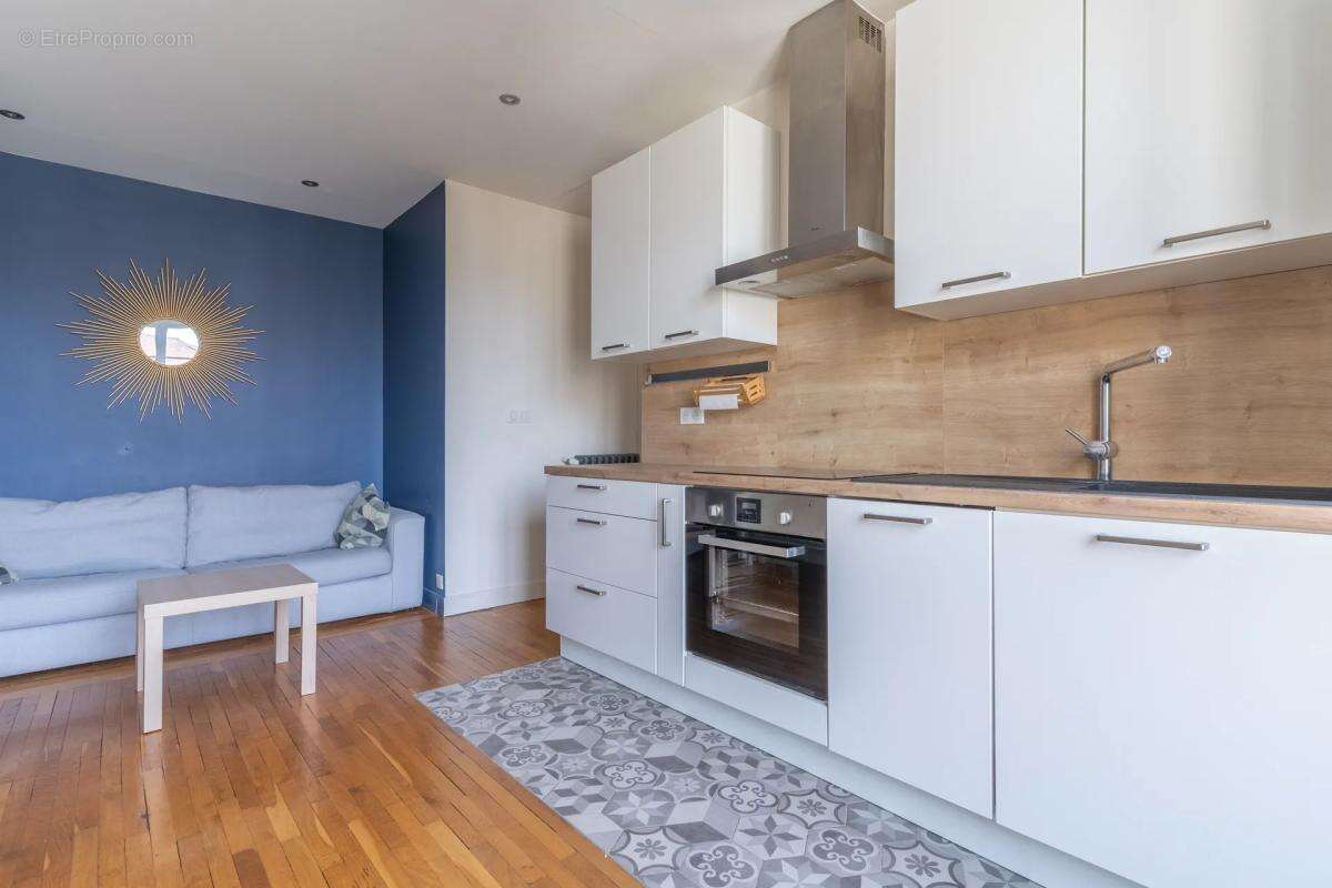 Appartement à COURBEVOIE