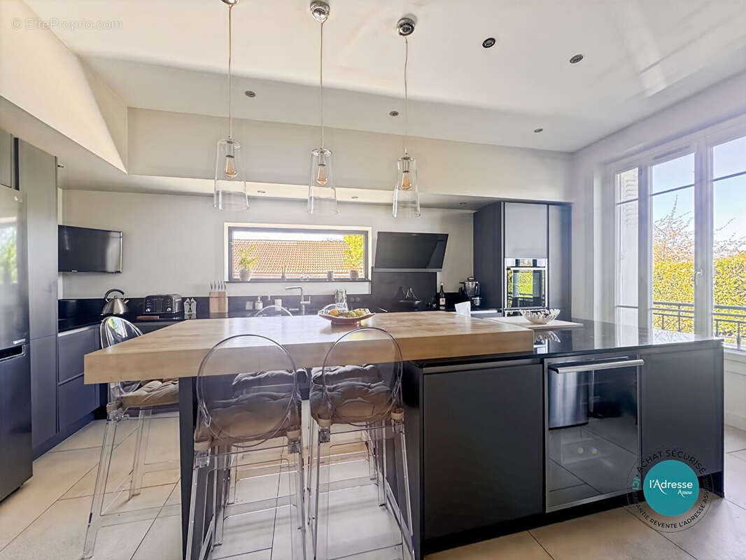 Maison familiale de prestige 7 pièces 200 m2 sous-sol // dépendance - photo 4