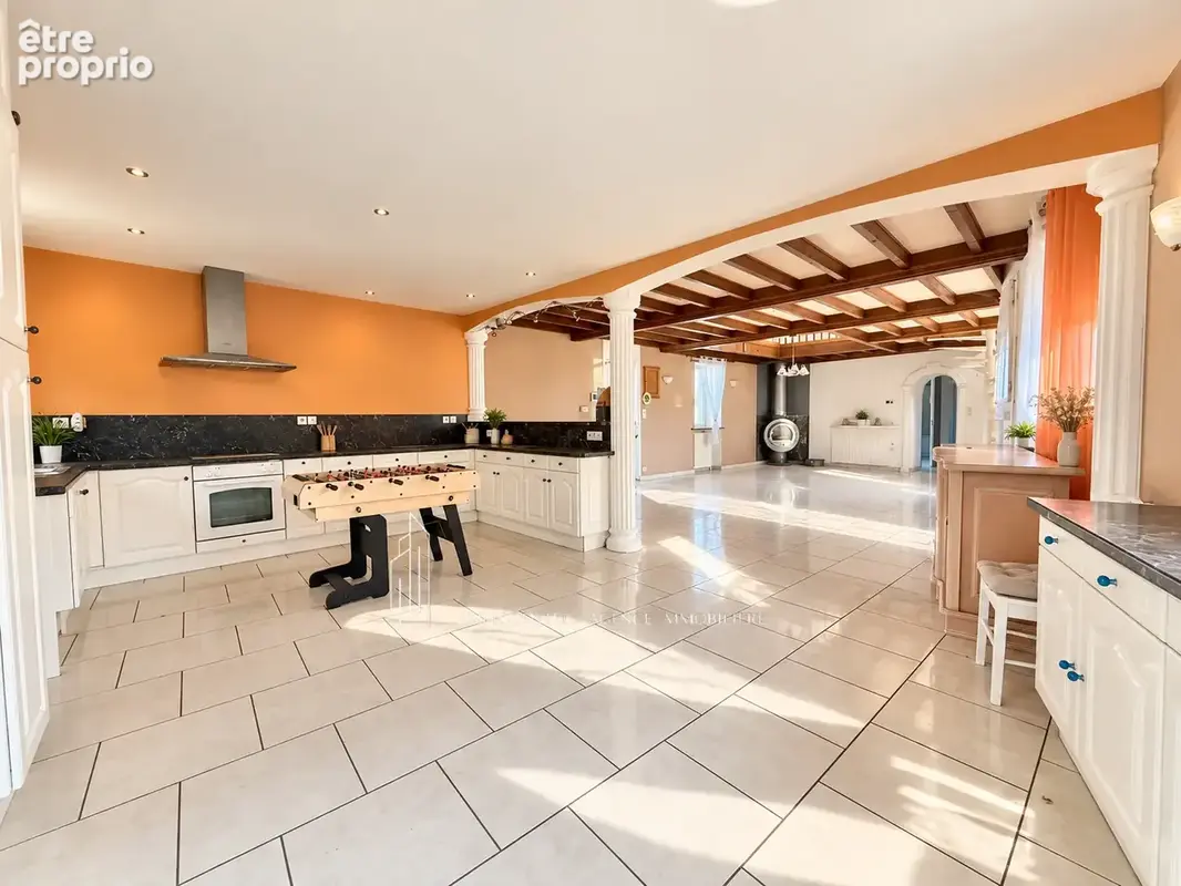Grande bâtisse de caractère   Plus de 150 m2 habitables + seconde habitation d’environ 130 m2   Fort potentiel - photo 4