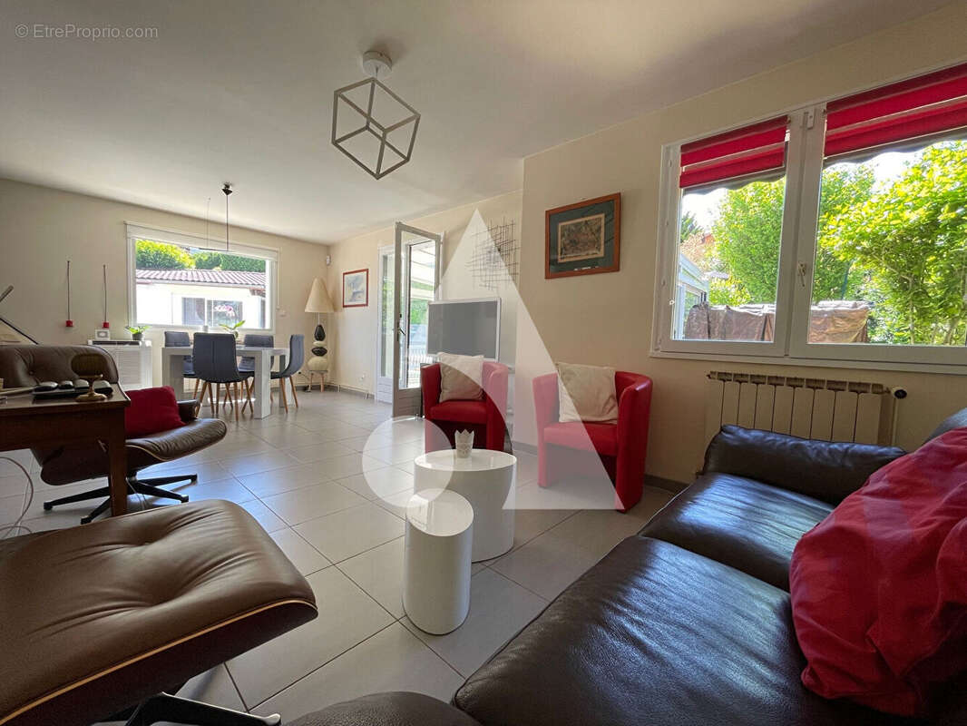 Maison à COLLONGES-AU-MONT-D&#039;OR