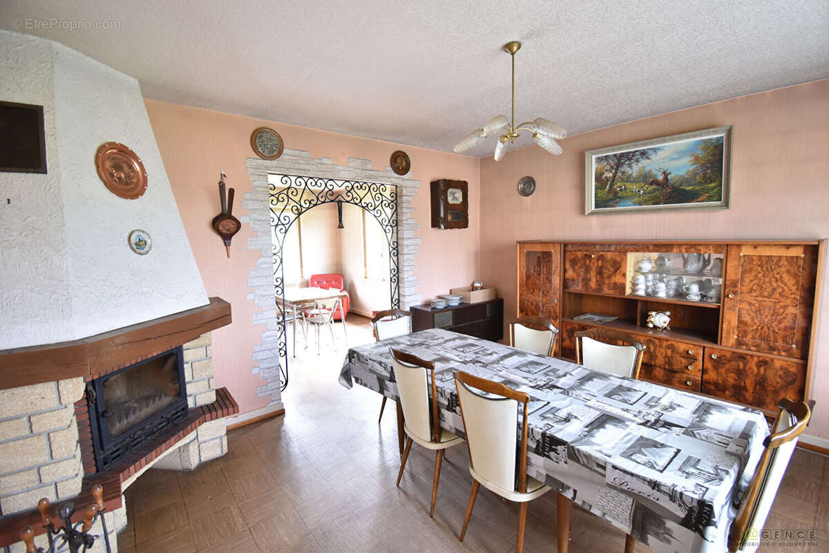 Maison à ENTRE-DEUX-EAUX