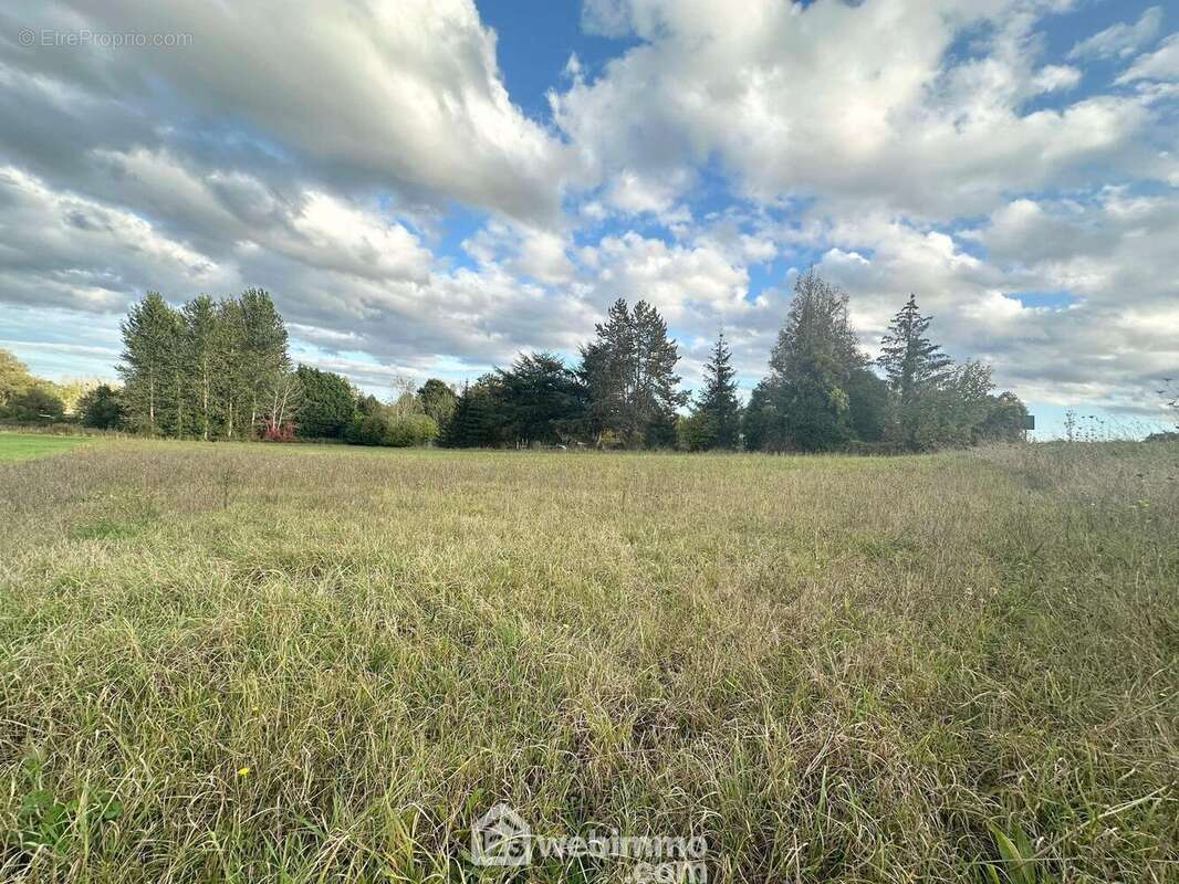 Situé dans un village calme et agréable au sud de Laon