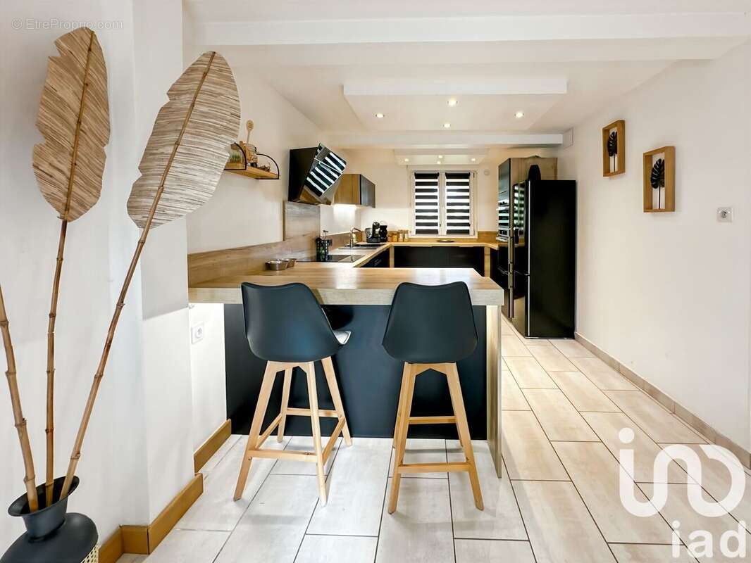 Maison 180 m² à Saint-Denis  - photo 4