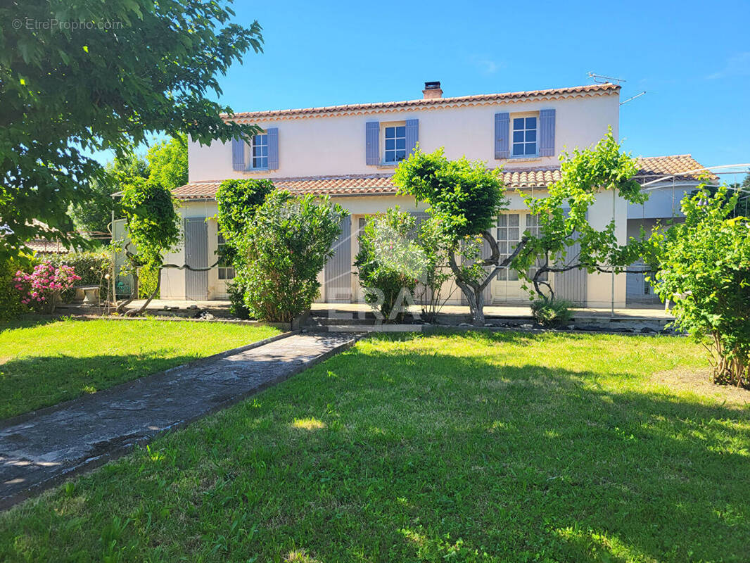 Maison à L'ISLE-SUR-LA-SORGUE