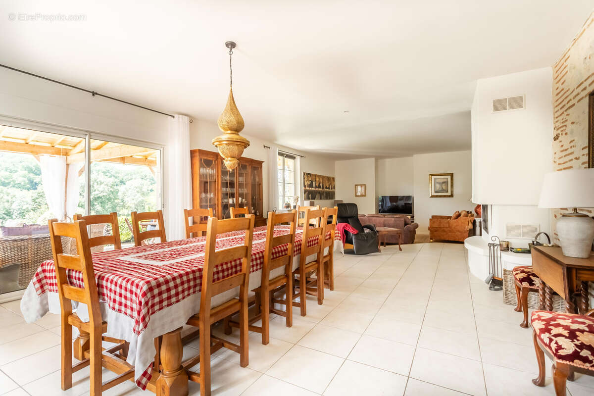 Maison de campagne avec annexes, 3 x piscines et vue - photo 39