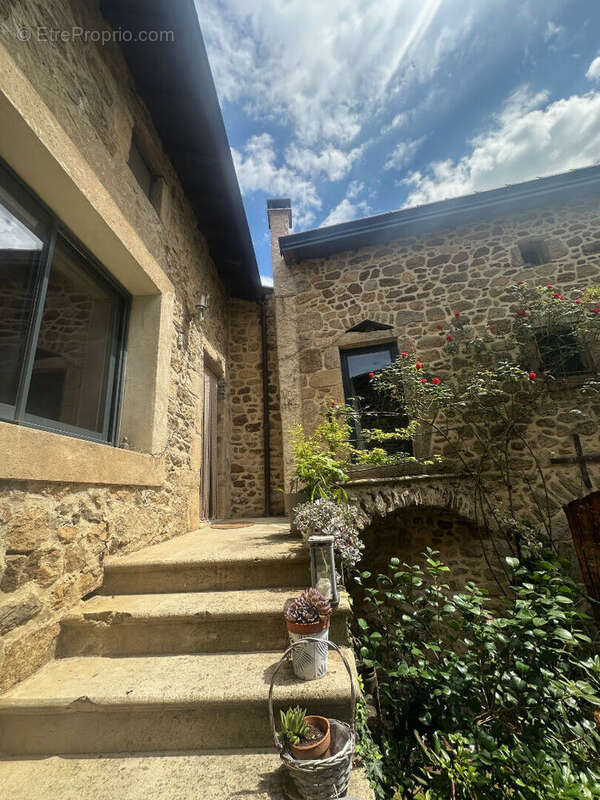 Maison à FELINES