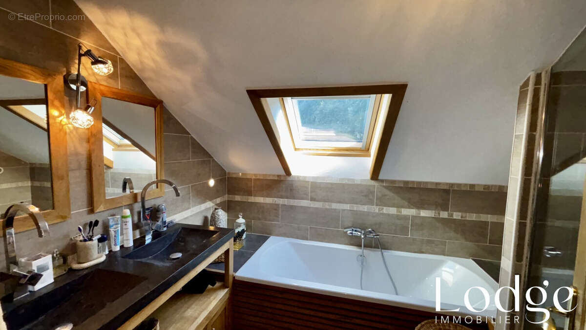 Appartement à SAINT-MARTIN-DE-QUEYRIERES