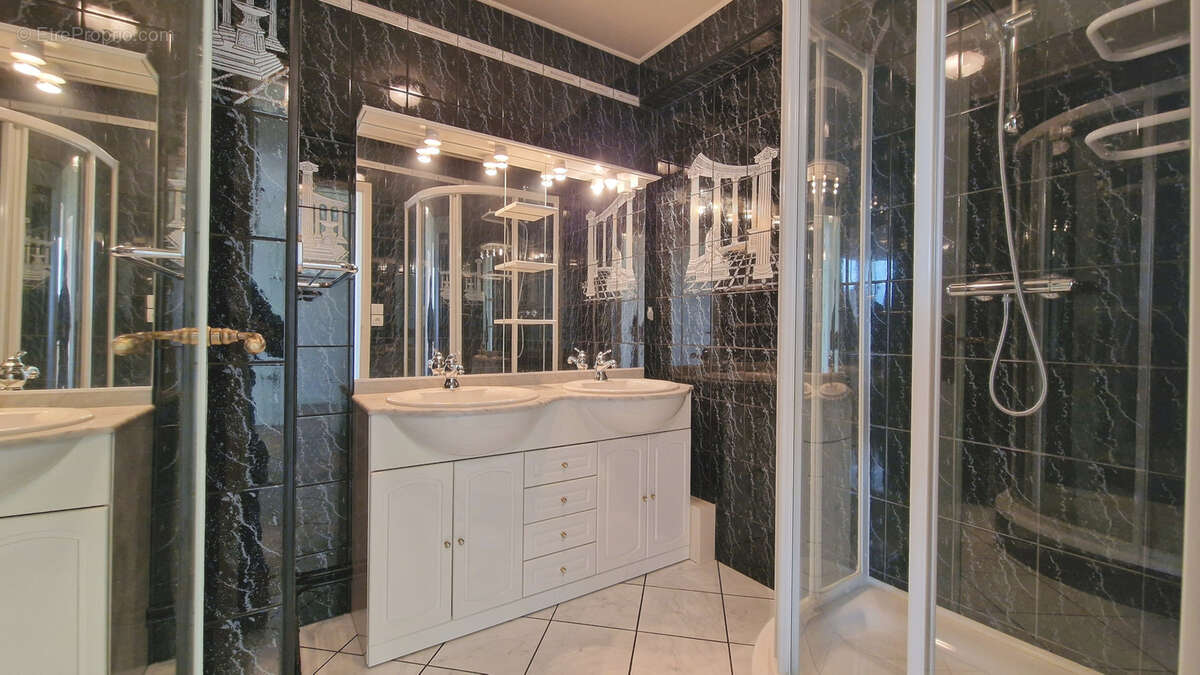 Appartement à SAINTE-SAVINE