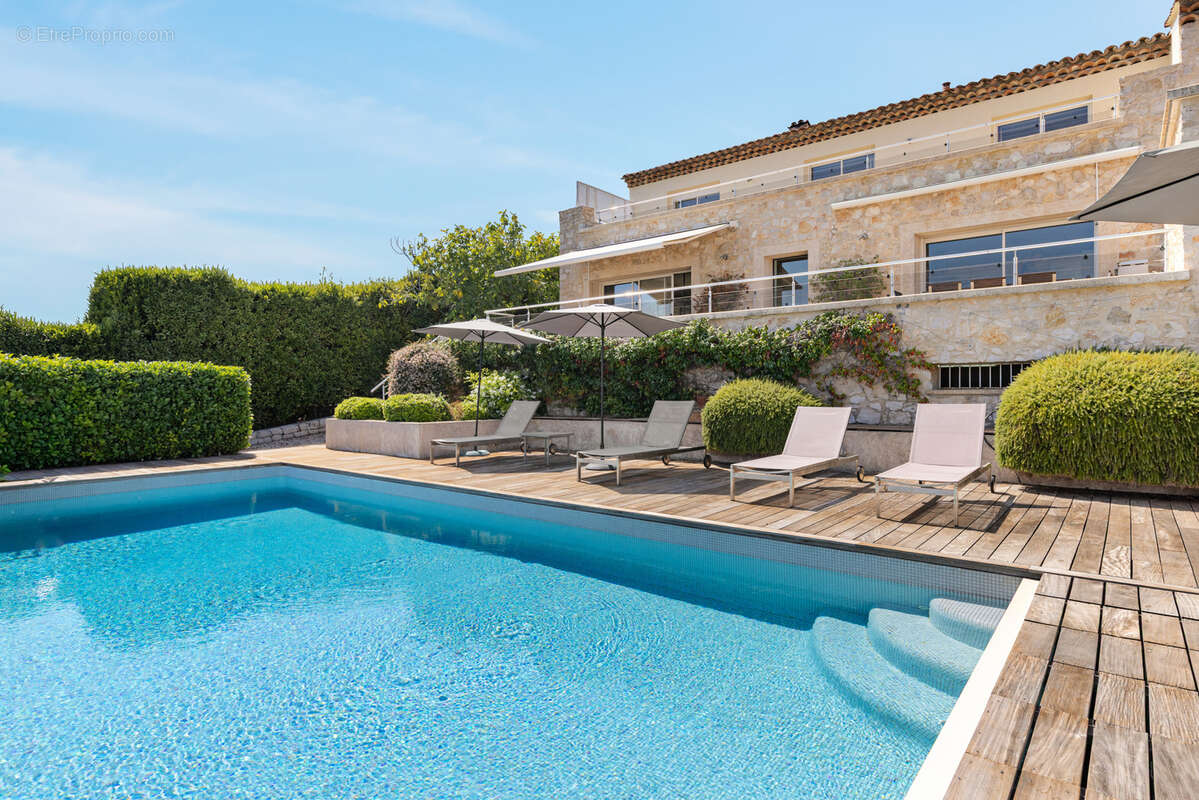 TOURRETTES-SUR-LOUP — Villa d'exception avec vue mer panoramique - photo 20