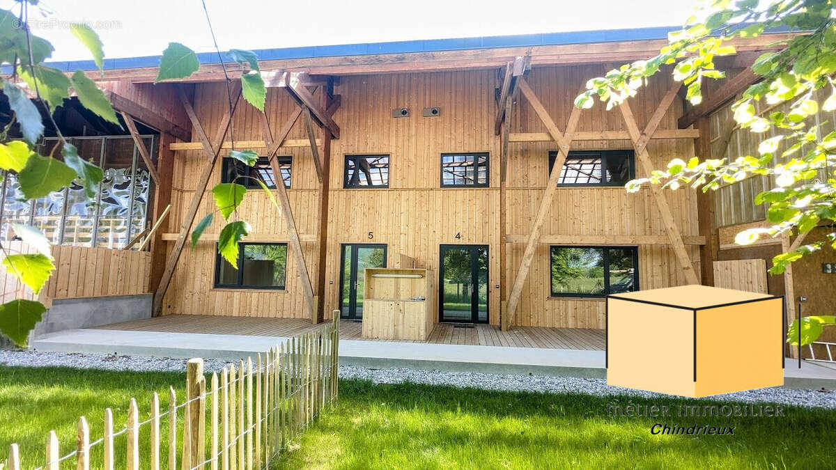 Appartement à CEYZERIEU