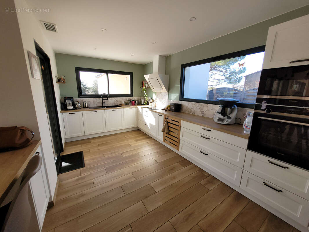 Secteur Clape Superbe Villa neuve de 206m2 sur 1365 m2 de terrain à vendre 697000 €. - photo 13