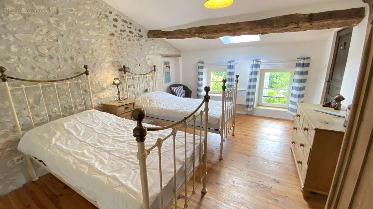 Maison à MORTAGNE-SUR-GIRONDE