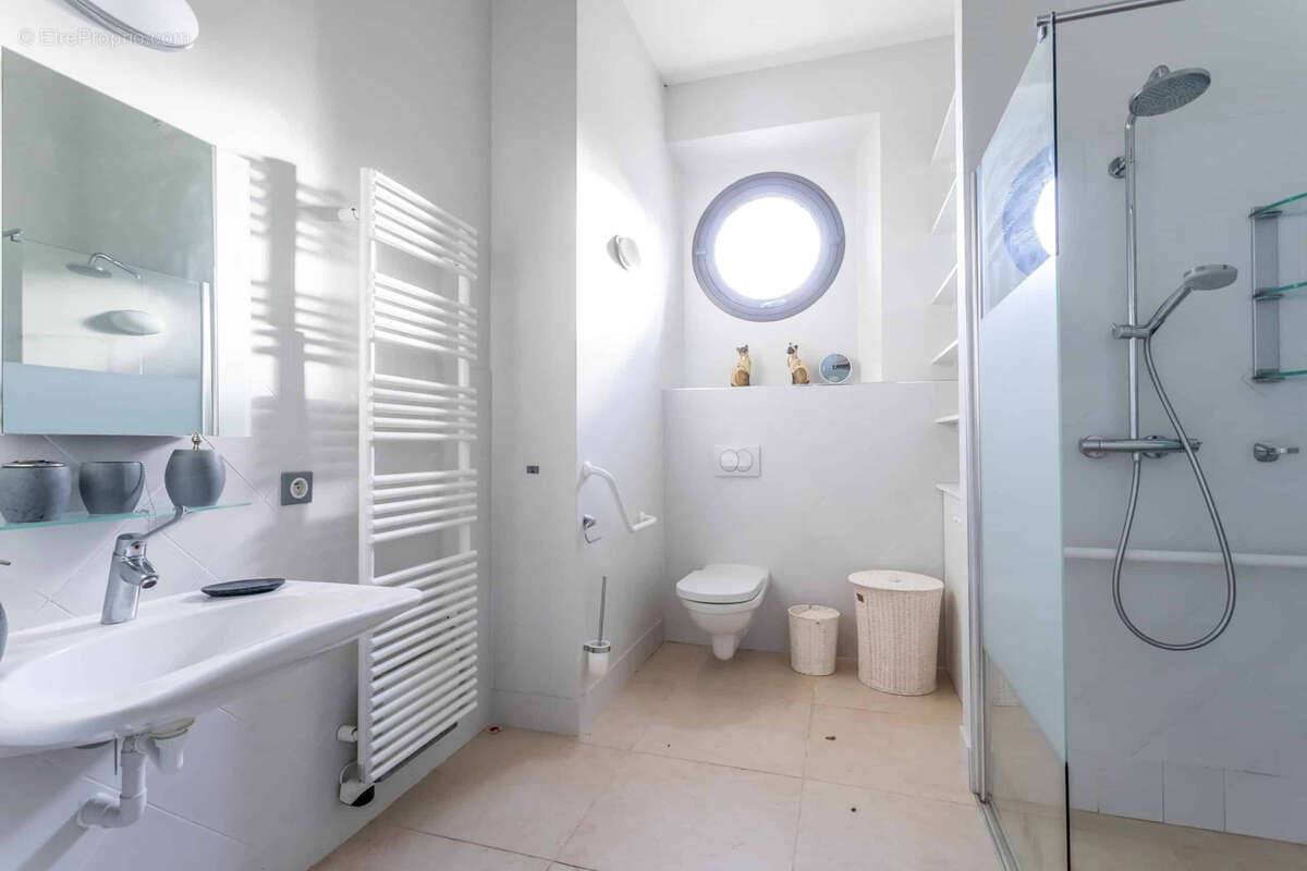 Chateau Estate - photo 18