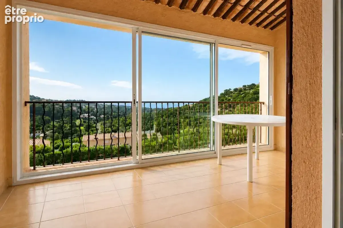 Appartement à ROQUEBRUNE-SUR-ARGENS