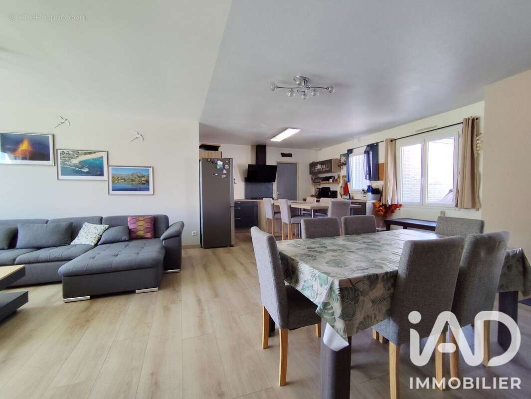Maison 111 m² à Saint-Jean-De-La-Ruelle  - photo 6
