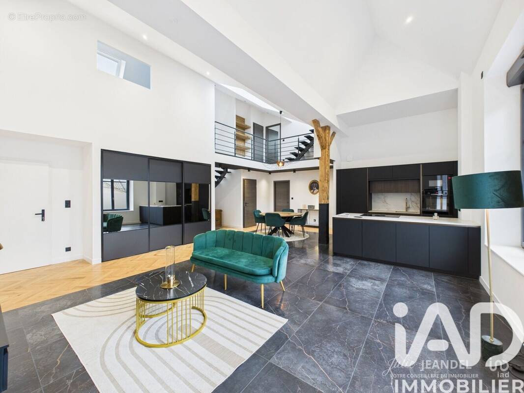 Photo 1 - Commerce à REMIREMONT