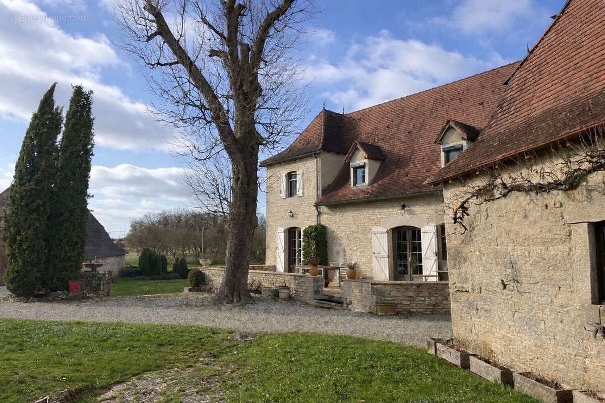 Extérieur - Maison à LIVERNON