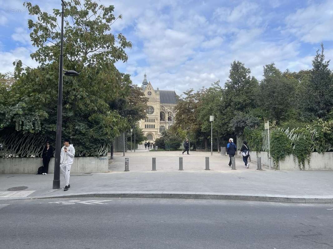 Autre à PARIS-1E
