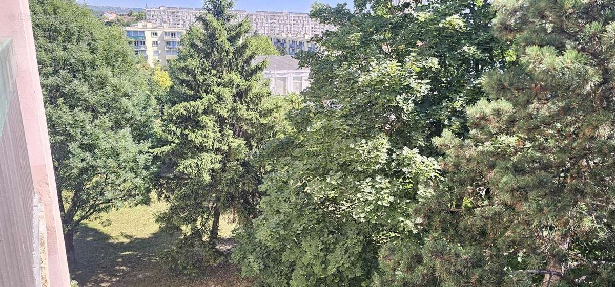 Appartement à SAINT-GENIS-LAVAL