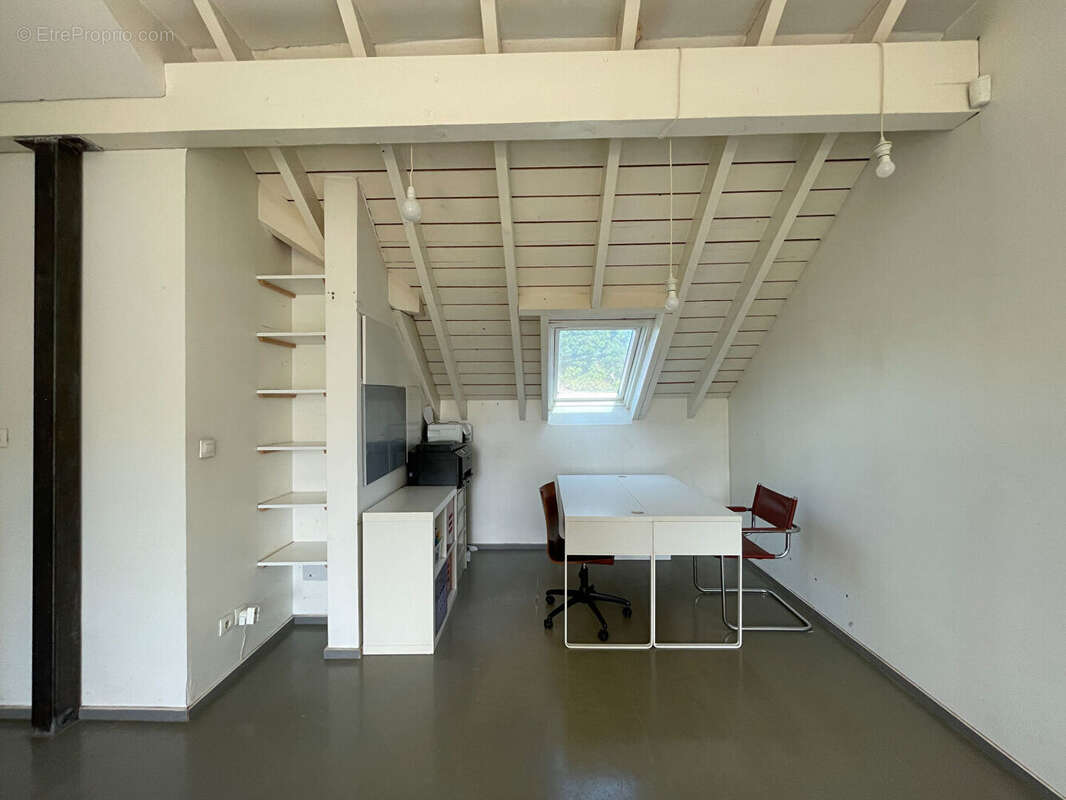 Maison familiale et contemporaine sur 11 ares de terrain à Woippy, garage. - photo 13