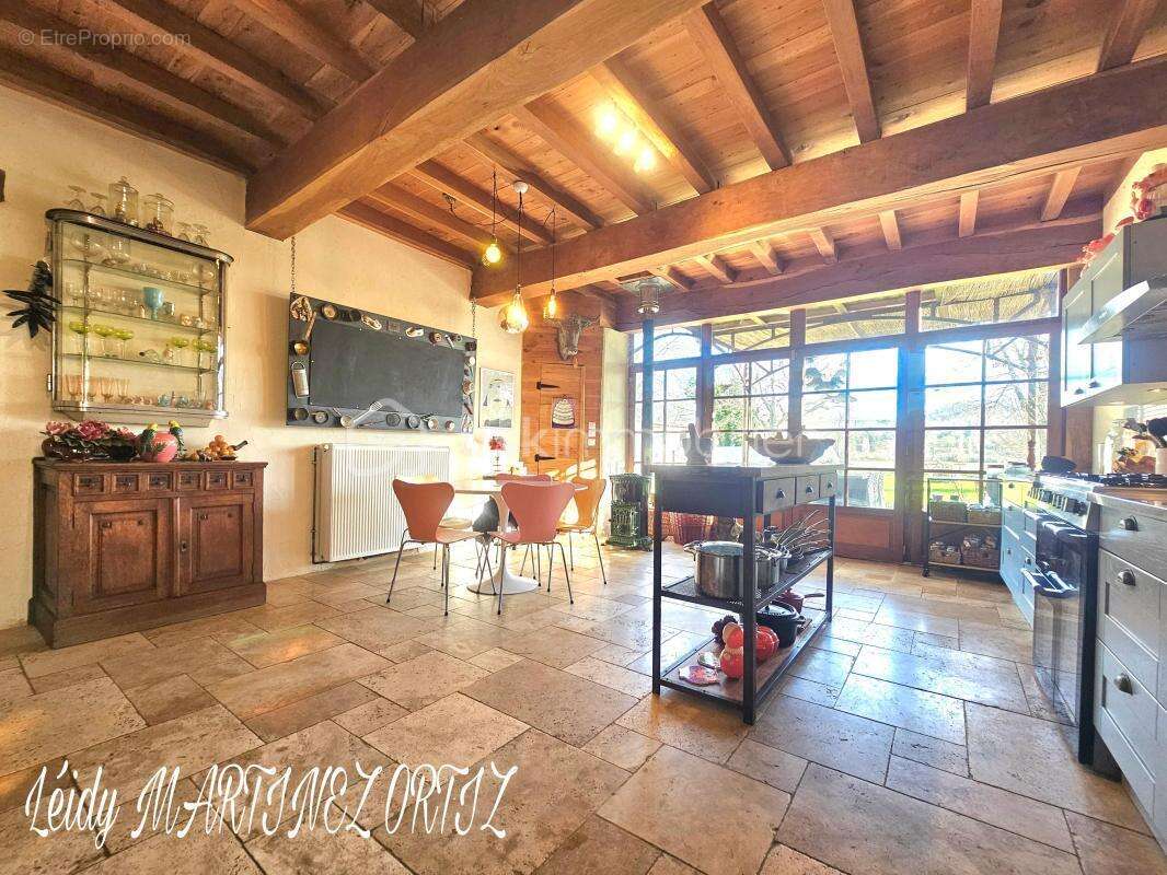 Maison à VIC-FEZENSAC