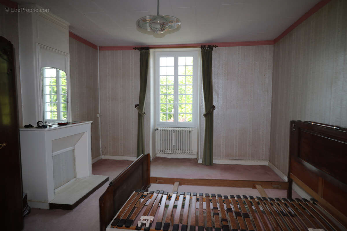 Maison à SAINT-JEAN-D'ANGELY