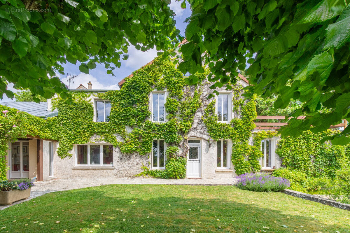 Maison à CRESPIERES